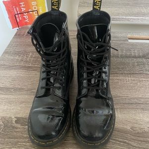 Women’s Dr.Martens 14608-Eyed Patent Boot